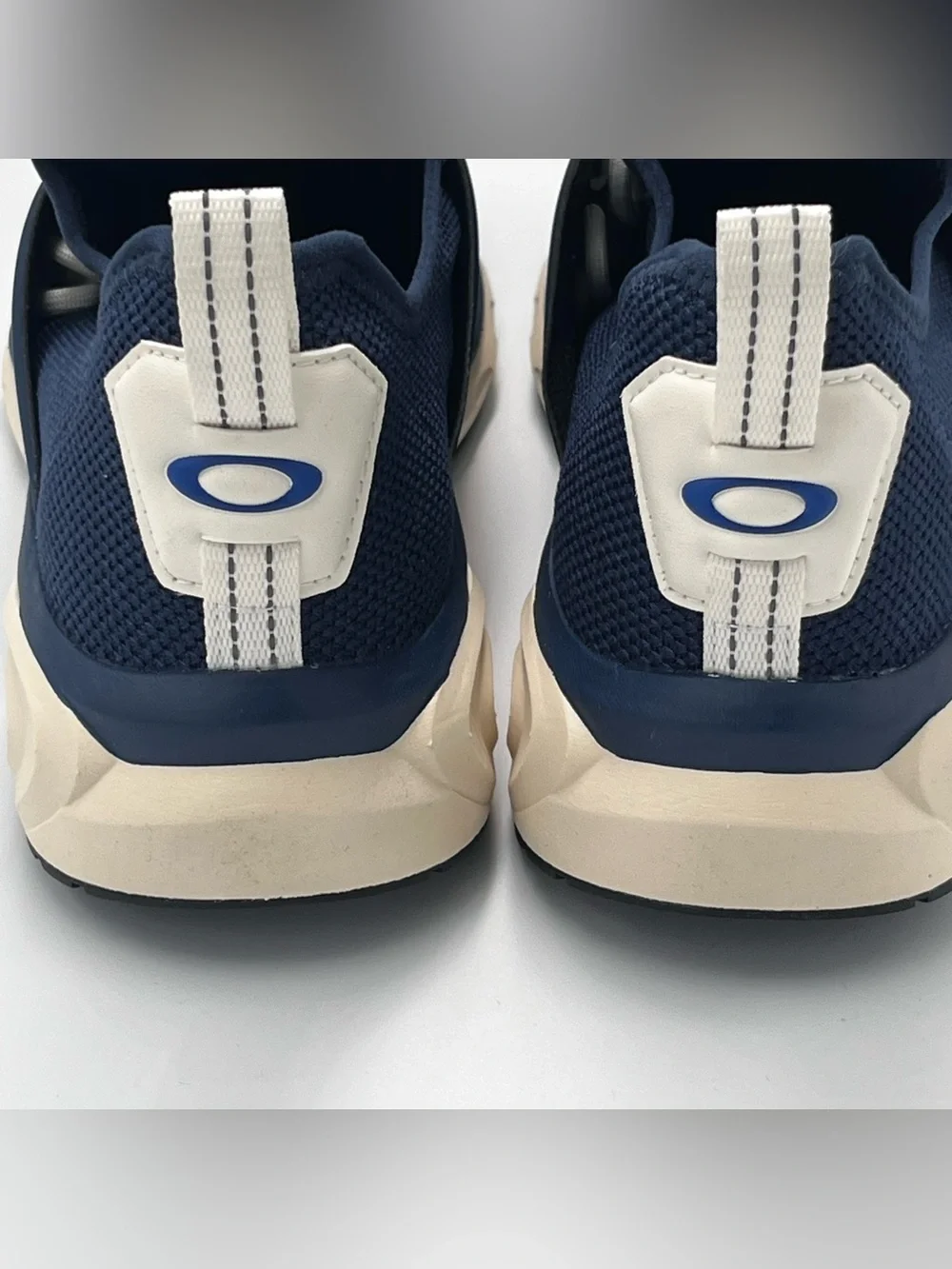 Oakley Dry OS Sneakers Running Casual Performance Men’s Size 7 Team Navy
